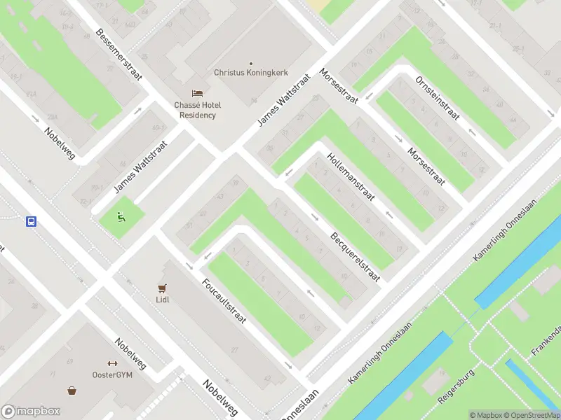 Ambulance met grote spoed naar de Becquerelstraat in Amsterdam