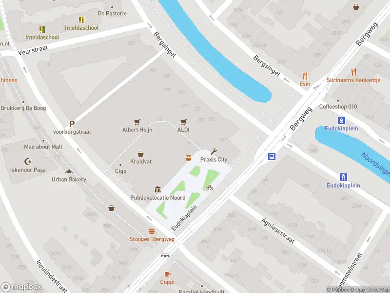 Ambulance met gepaste spoed naar de Eudokiaplein in Rotterdam