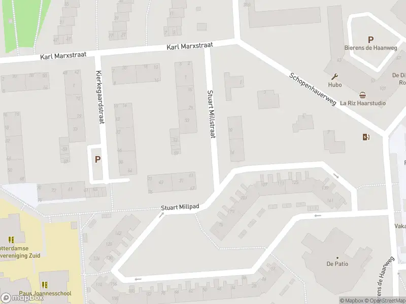 Ambulance met gepaste spoed naar de Stuart Millstraat in Rotterdam