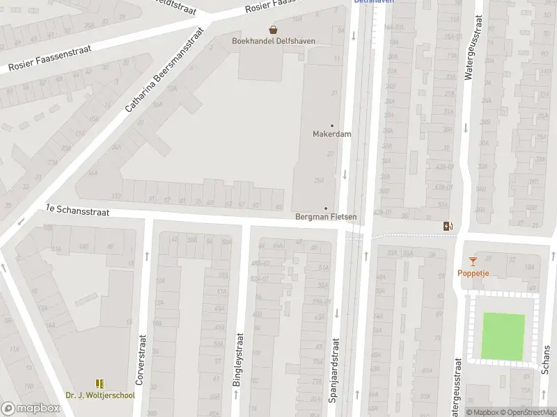 Ambulance met grote spoed naar de 1e Schansstraat in Rotterdam