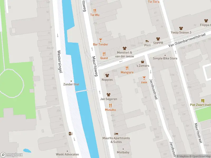 Ambulance met gepaste spoed naar de Mauritsweg in Rotterdam