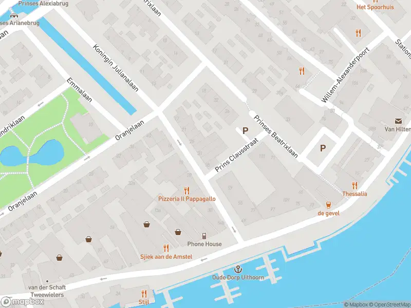 Ambulance met grote spoed naar de Willem-Alexanderpoort in Uithoorn