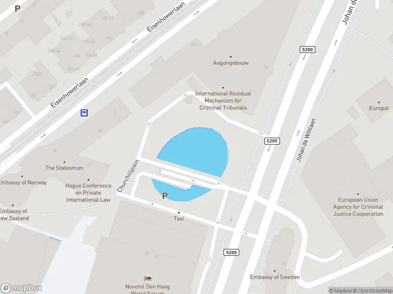 Ambulance met gepaste spoed naar de Churchillplein in 's-Gravenhage