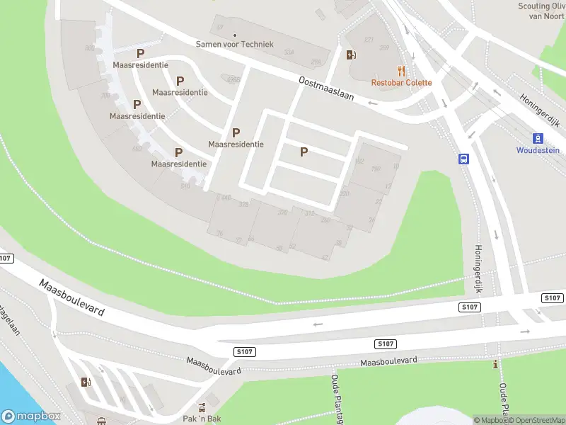 Ambulance met gepaste spoed naar de Oostmaaslaan in Rotterdam