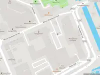 Ambulance met grote spoed naar de Kees van Dongenhof in Rotterdam