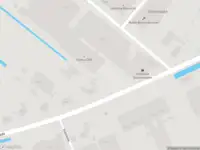 Brandweer met grote spoed naar de Vlietskade in Arkel vanwege voertuigen te water