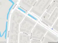 Ambulance met grote spoed naar de Van Eesterensingel in Alblasserdam