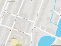 Ambulance met gepaste spoed naar de Hoflaan in Rotterdam