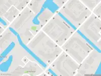 Ambulance met grote spoed naar de 't Breede Weer in Leidschendam