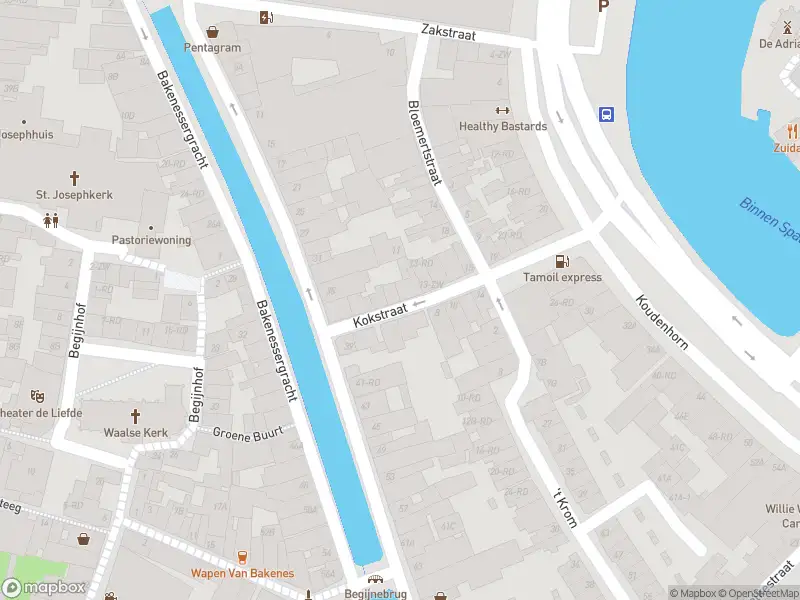 Ambulance met gepaste spoed naar de Kokstraat in Haarlem