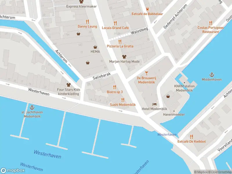 Brandweer en politie met grote spoed naar de Kaasmarkt in Medemblik