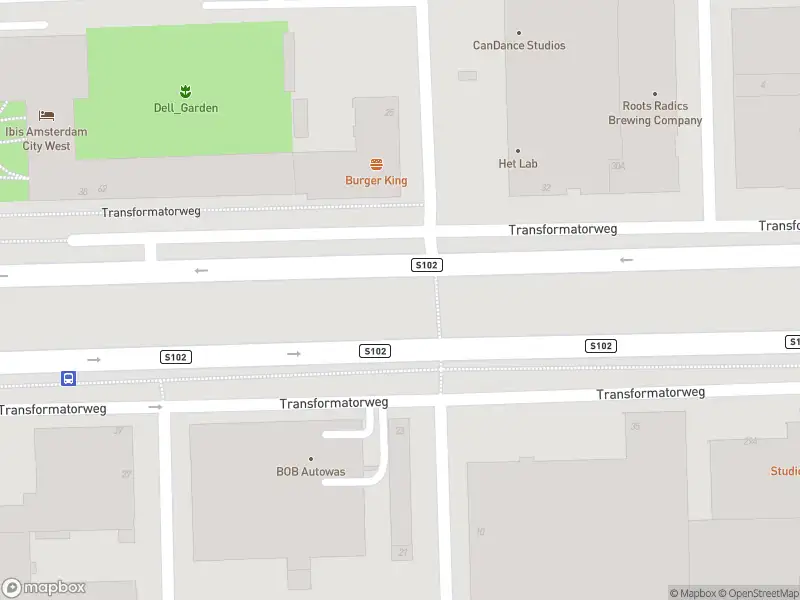 Ambulance met grote spoed naar de Isolatorweg in Amsterdam