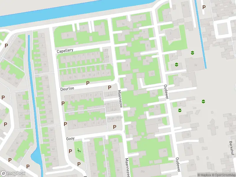 Ambulance met grote spoed naar de Maannezee in Dirksland