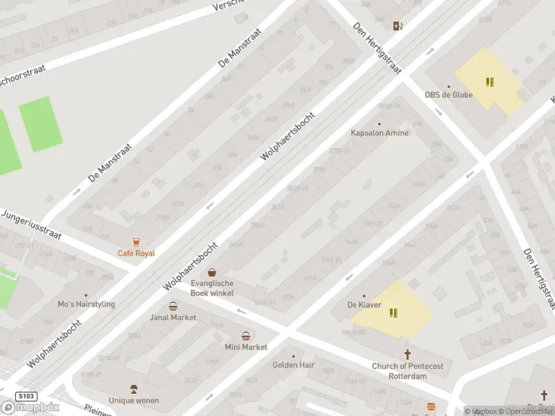 Ambulance met grote spoed naar de Wolphaertsbocht in Rotterdam