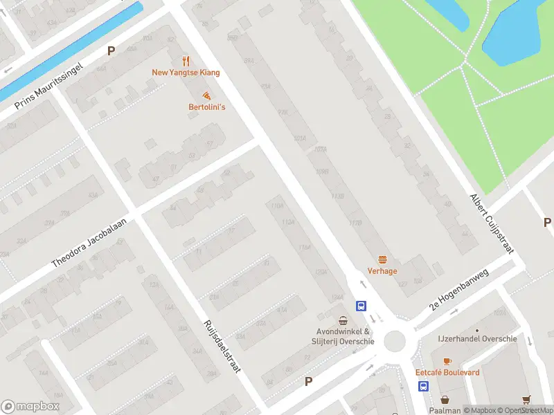 Ambulance met grote spoed naar de Burgemeester Baumannlaan in Rotterdam