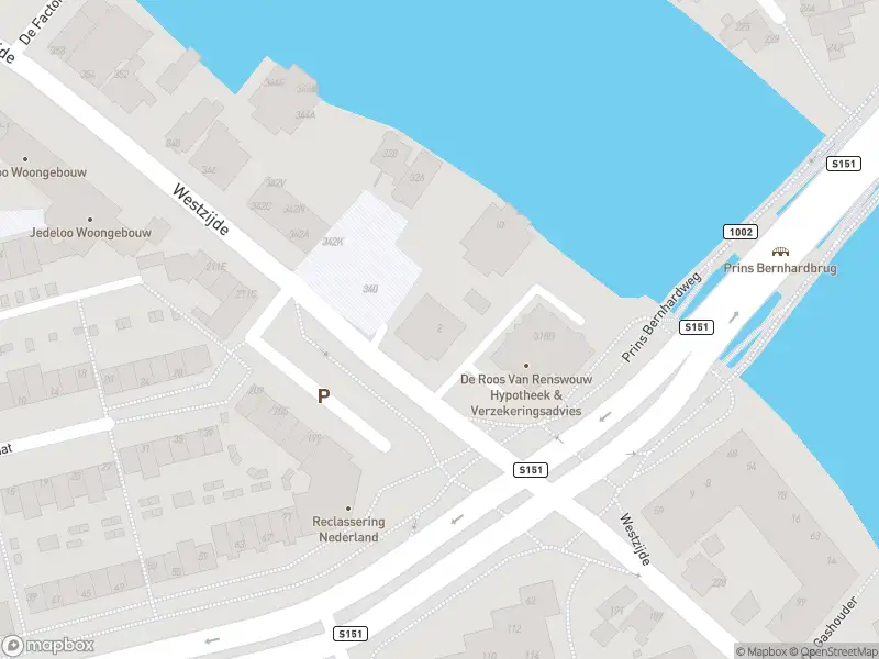 Ambulance met gepaste spoed naar de Hendrick Rietschoofplein in Zaandam