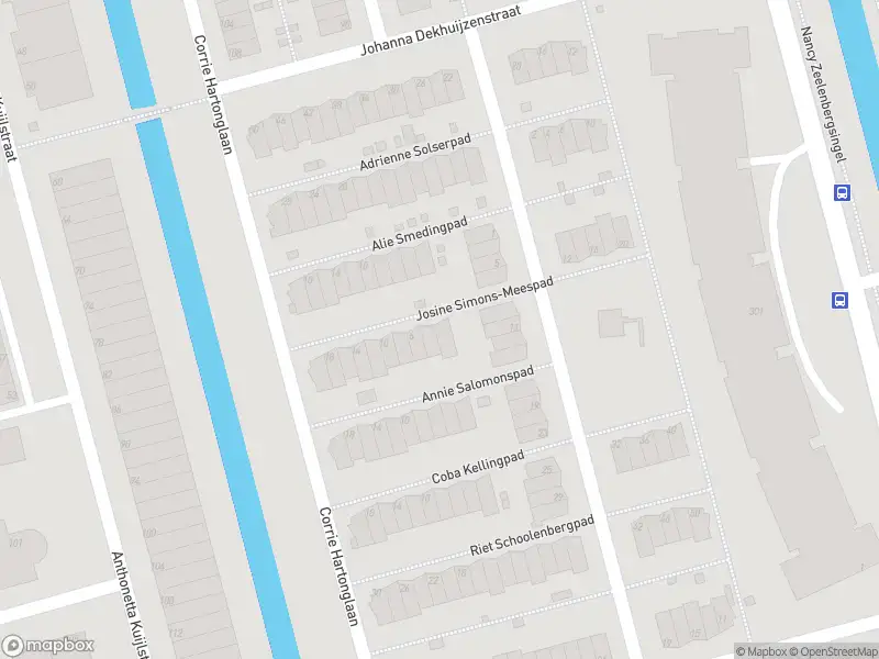 Ambulance met gepaste spoed naar de Josine Simons-Meespad in Rotterdam