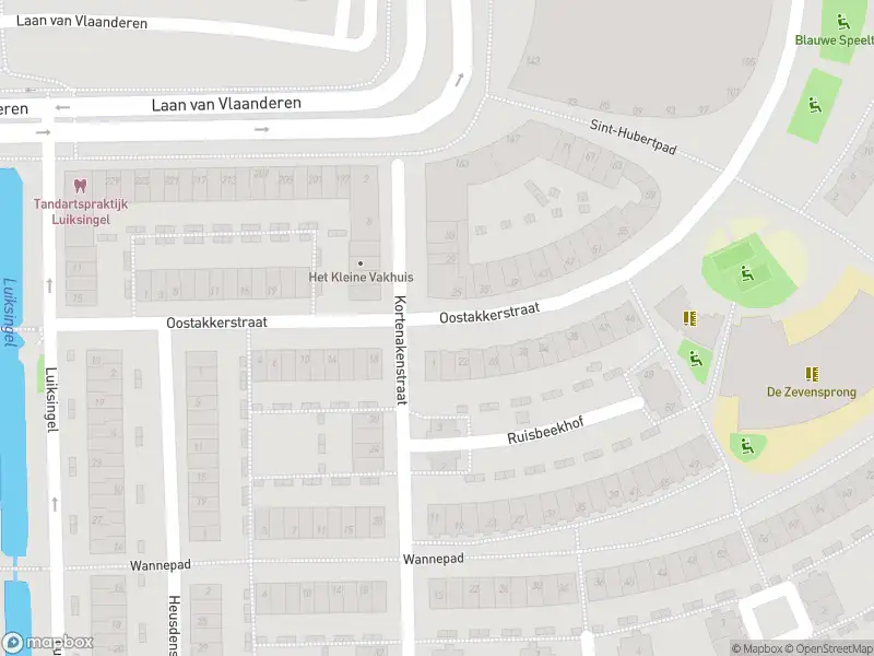 Ambulance met grote spoed naar de Bastenakenstraat in Amsterdam