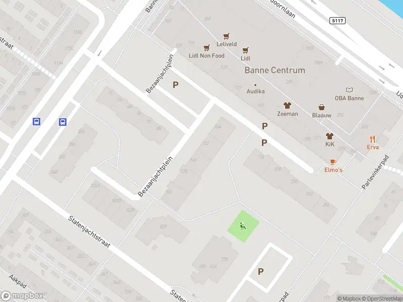 Ambulance met grote spoed naar de Banne Buikslootlaan in Amsterdam