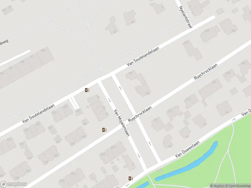 Ambulance met grote spoed naar de Theo Mann-Bouwmeesterlaan in 's-Gravenhage