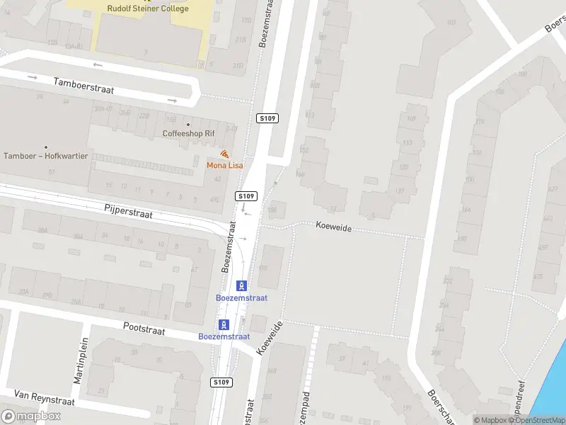 Ambulance met grote spoed naar de Boezemstraat in Rotterdam