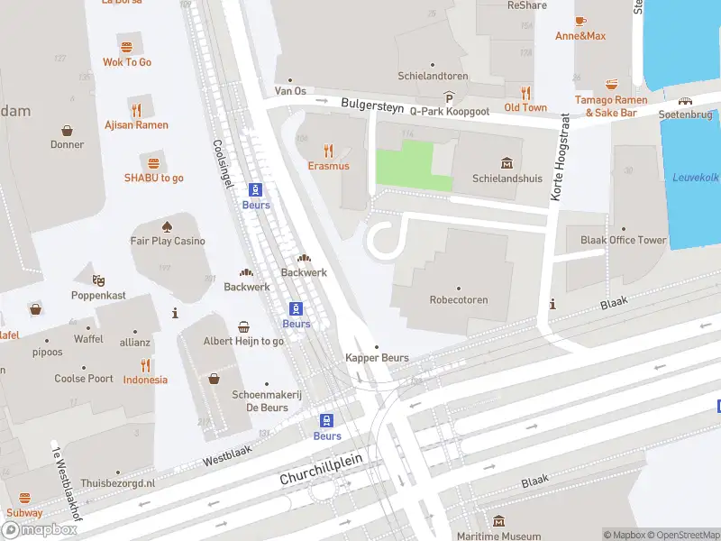 Ambulance met gepaste spoed naar de Coolsingel in Rotterdam