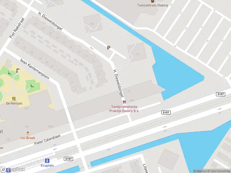 Ambulance met grote spoed naar de H. Diesveldsingel in Amsterdam