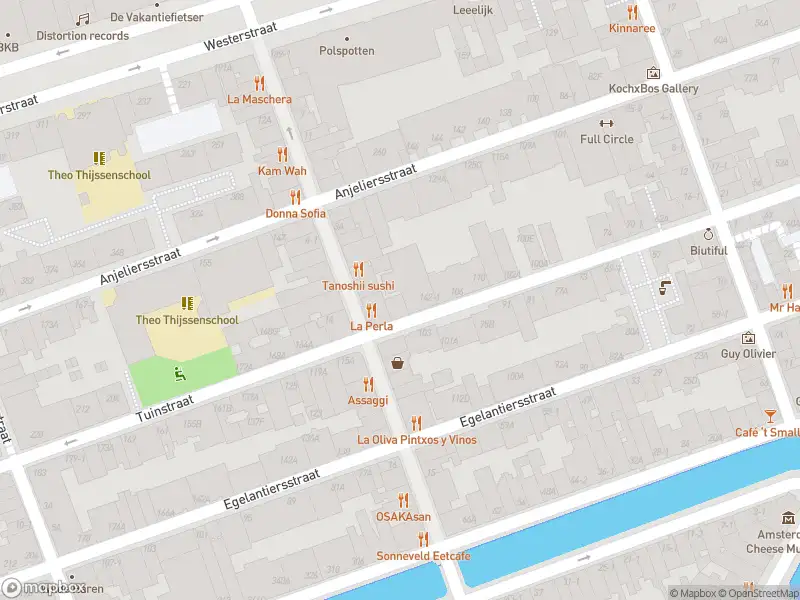 Ambulance met grote spoed naar de Egelantiersstraat in Amsterdam