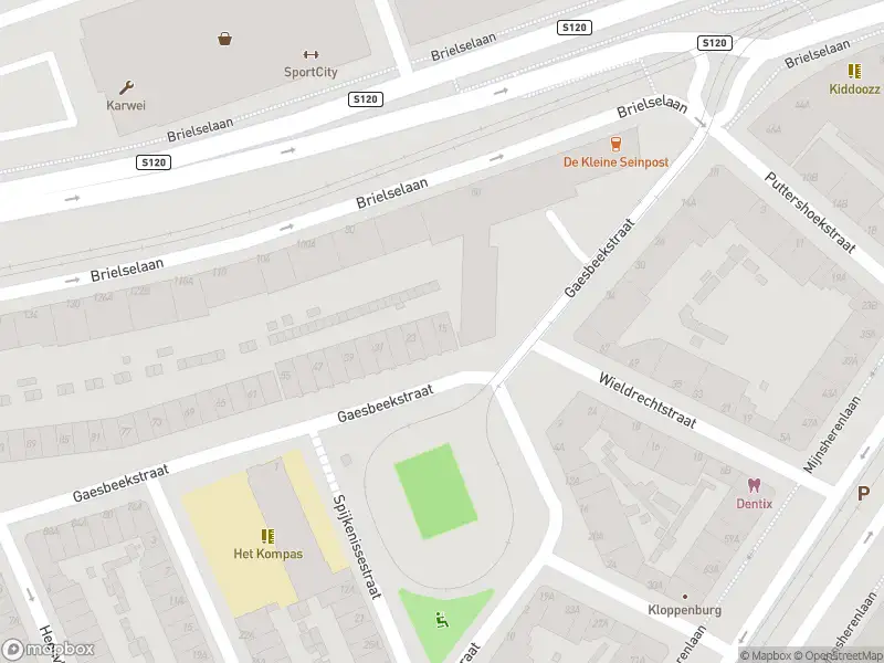 Ambulance met grote spoed naar de Gaesbeekstraat in Rotterdam