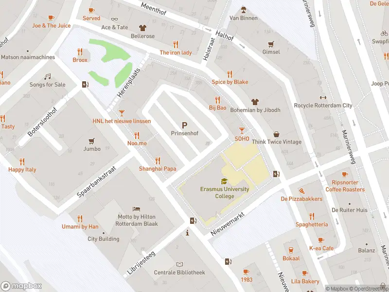 Ambulance met grote spoed naar de Prinsenhof in Rotterdam