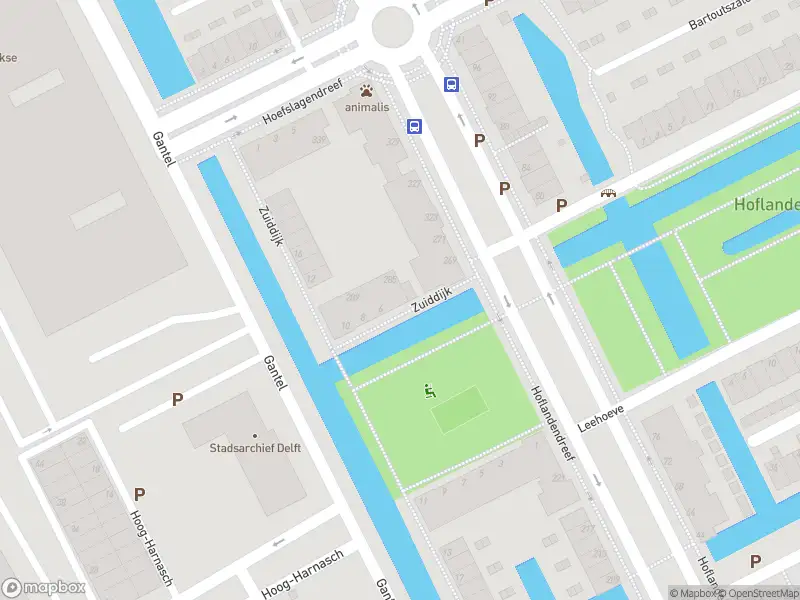 Ambulance met grote spoed naar de Zuiddijk in Delft