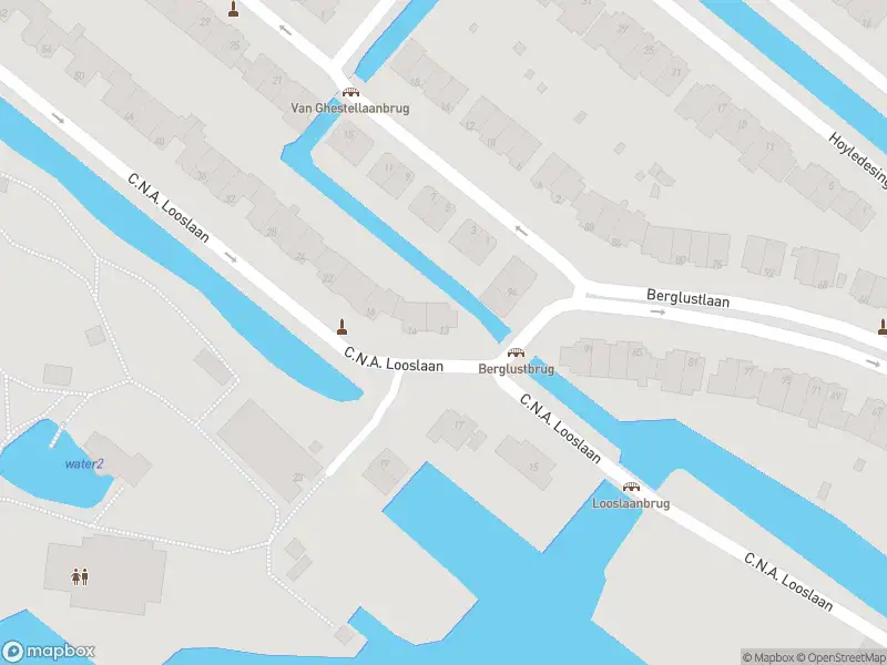 Ambulance met grote spoed naar de C.N.A.Looslaan in Rotterdam