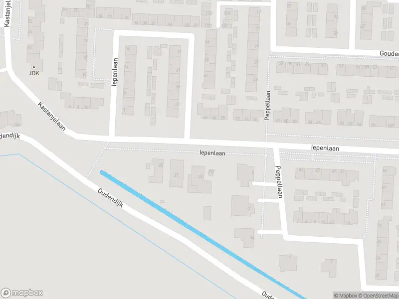 Ambulance met gepaste spoed naar de Iepenlaan in Dordrecht