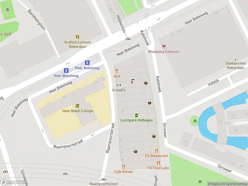 Ambulance met grote spoed naar de Raampoortstraat in Rotterdam