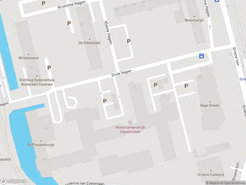 Ambulance met grote spoed naar de Grote Hagen in Rotterdam