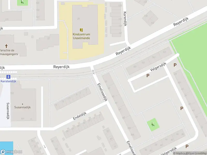 Ambulance met gepaste spoed naar de Emelissedijk in Rotterdam