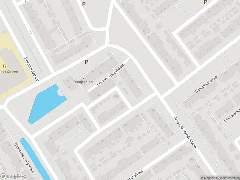 Ambulance met grote spoed naar de Emmastraat in Leiderdorp