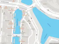 Ambulance met grote spoed naar de Havenstraat in Rotterdam