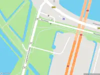 Ambulance met gepaste spoed naar de Laaglandersluisweg in Velsen-Zuid