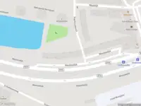 Ambulance met grote spoed naar de Westzeedijk in Rotterdam