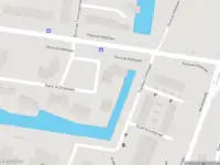 Ambulance met grote spoed naar de Karel de Grotelaan in Vlaardingen