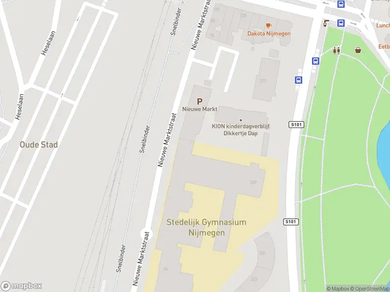 Politie naar de Nieuwe Marktstraat in Nijmegen vanwege aanrijding met letsel