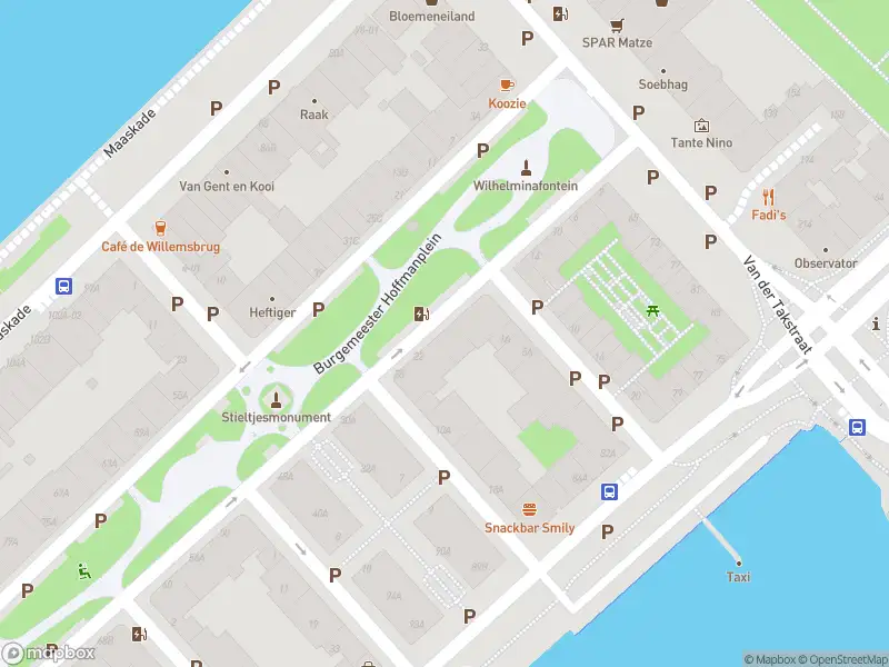 Ambulance met grote spoed naar de Burgemeester Hoffmanplein in Rotterdam