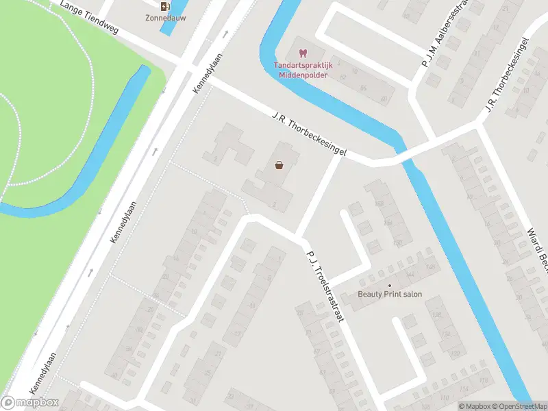 Ambulance met gepaste spoed naar de P.J. Troelstrastraat in Papendrecht