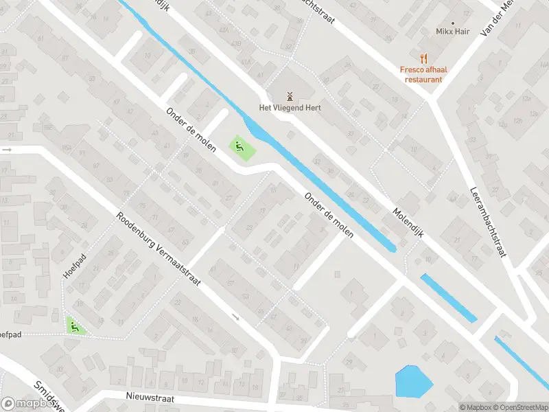 Ambulance met grote spoed naar de Onder de molen in 's-Gravendeel