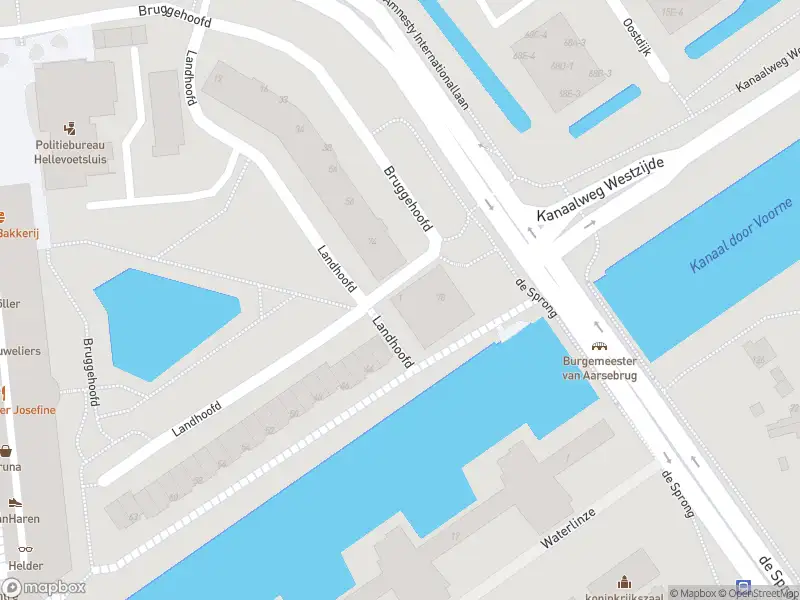 Ambulance met grote spoed naar de Landhoofd in Hellevoetsluis