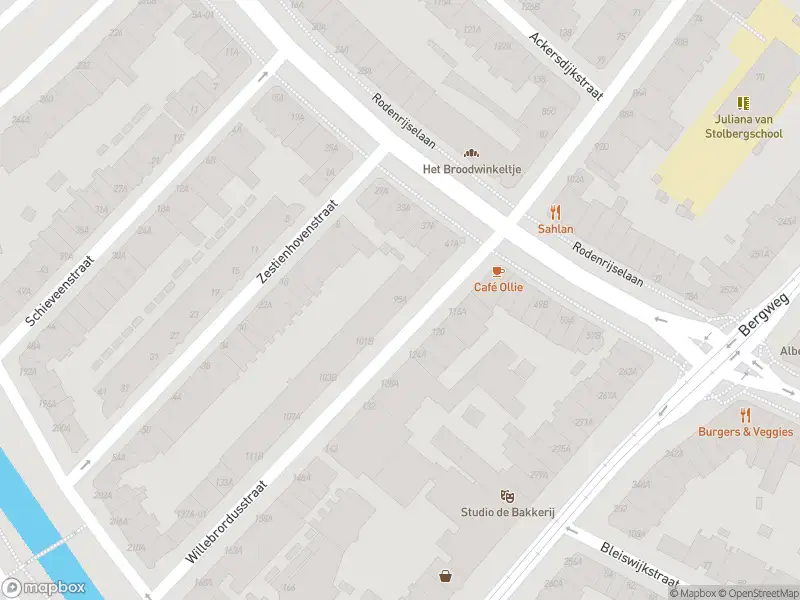 Ambulance met gepaste spoed naar de Willebrordusstraat in Rotterdam