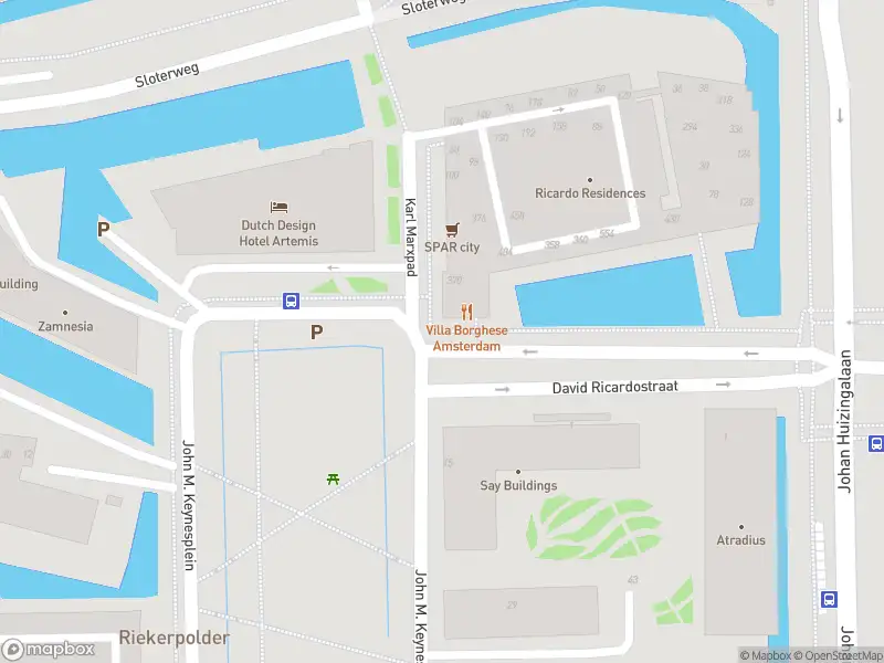 Ambulance met grote spoed naar de John M. Keynesplein in Amsterdam