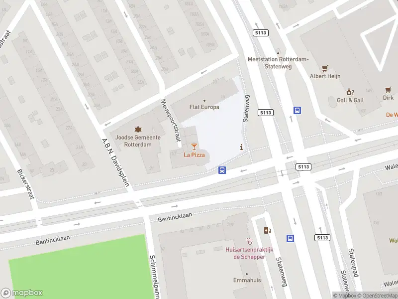 Ambulance met gepaste spoed naar de Bentinckplein in Rotterdam