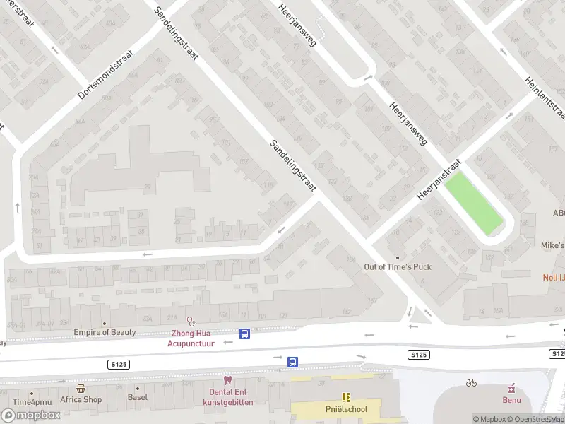 Ambulance met grote spoed naar de Heer Daniëlstraat in Rotterdam